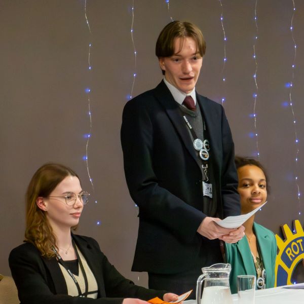 St George’s School won both the intermediate and the senior cups in the Harpenden heat of the Rotary Youth Speaks: A Debate competition, held at Aldwickbury Golf Club before an audience of parents and teachers. 